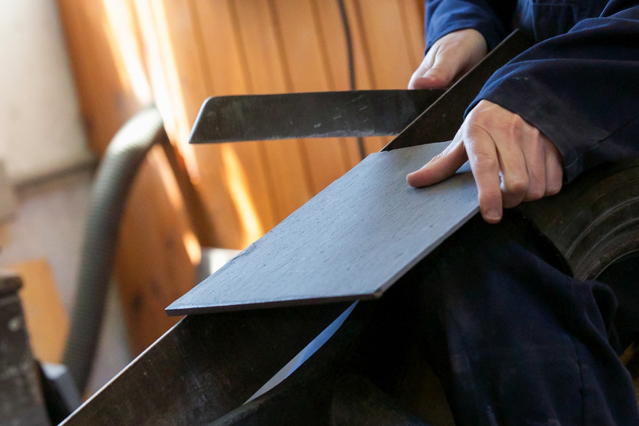 Slate dressing and splitting with a hammer and blunt chisel