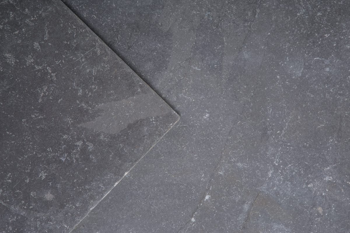 Ravendale® Graphite Tumbled